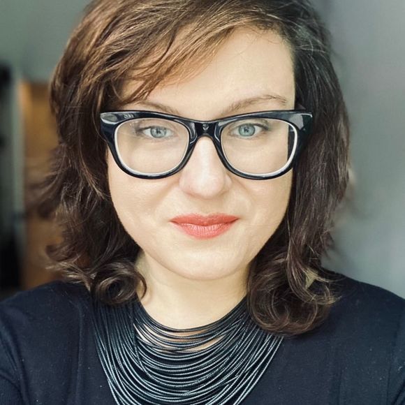 Meet your Posher, Larissa - Picture 1 of 1